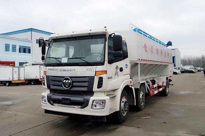 福田小三軸散裝飼料運(yùn)輸車(chē)